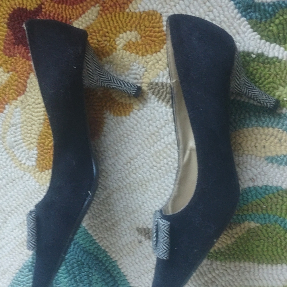 Shoes - Picture 2 of 3
